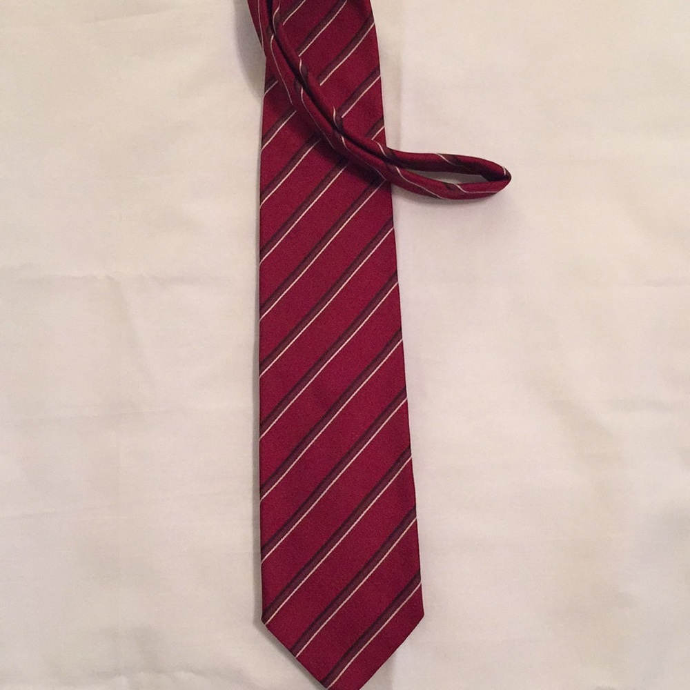 Dolce & Gabbana Tie. 100% silk, background red